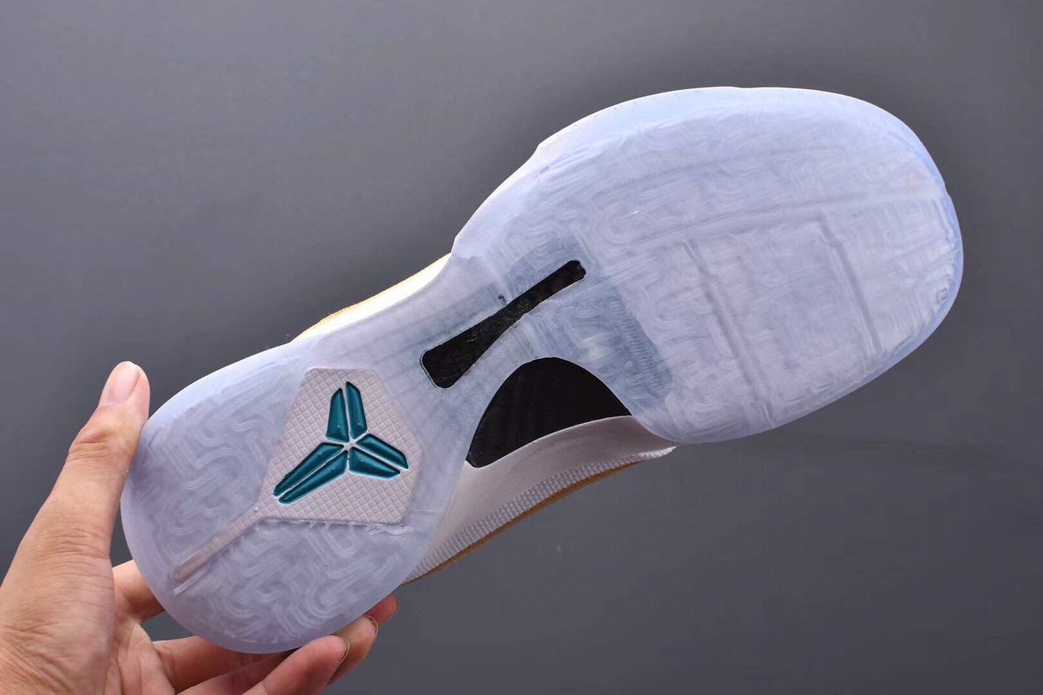 Kobe 5 Undefeated What If WHITE